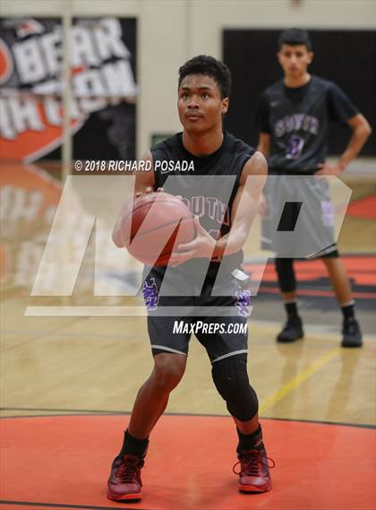 Thumbnail 1 in Selma vs. Madera South photogallery.