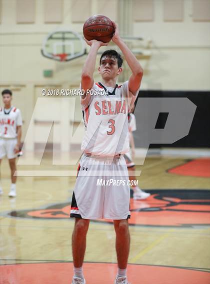 Thumbnail 2 in Selma vs. Madera South photogallery.