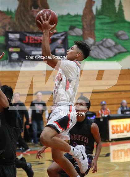Thumbnail 3 in Selma vs. Madera South photogallery.