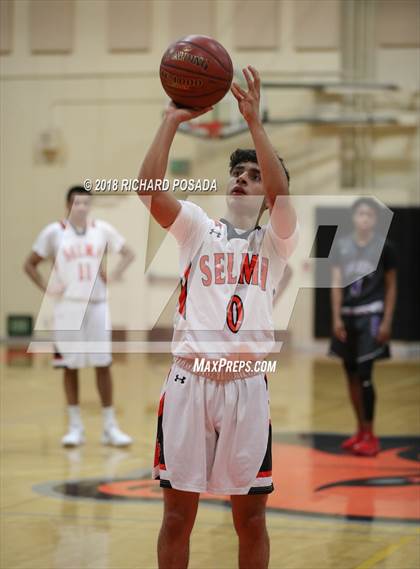 Thumbnail 2 in Selma vs. Madera South photogallery.