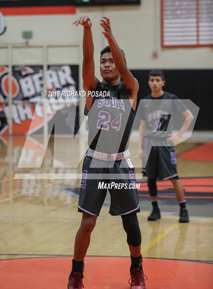 Thumbnail 3 in Selma vs. Madera South photogallery.