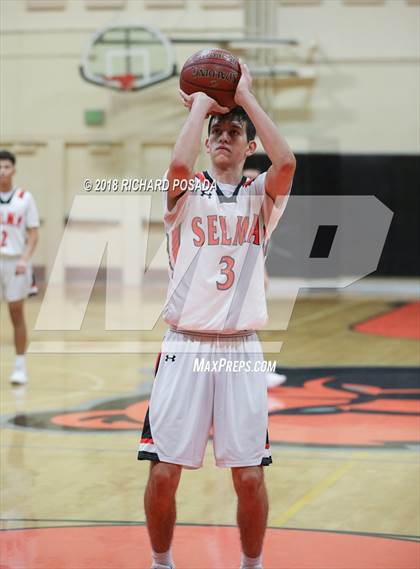 Thumbnail 1 in Selma vs. Madera South photogallery.