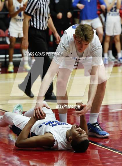 Thumbnail 3 in Dixie vs. Cedar (UHSAA 4A Quarterfinal Playoff) photogallery.