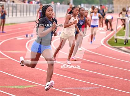 Thumbnail 2 in UIL 6A Track and Field Championship (200M) photogallery.