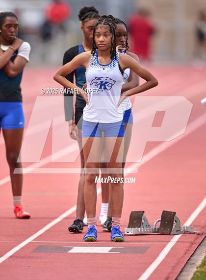 Thumbnail 3 in UIL 6A Track and Field Championship (200M) photogallery.