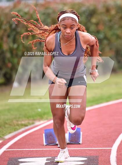 Thumbnail 1 in UIL 6A Track and Field Championship (200M) photogallery.