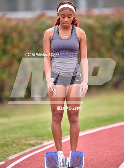 Thumbnail 2 in UIL 6A Track and Field Championship (200M) photogallery.