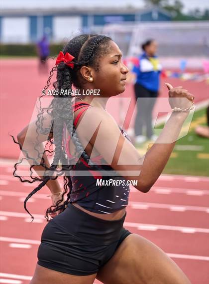Thumbnail 1 in UIL 6A Track and Field Championship (200M) photogallery.