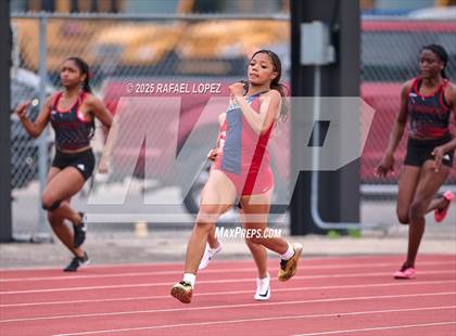 Thumbnail 2 in UIL 6A Track and Field Championship (200M) photogallery.