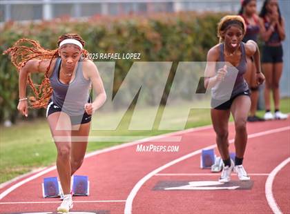 Thumbnail 3 in UIL 6A Track and Field Championship (200M) photogallery.