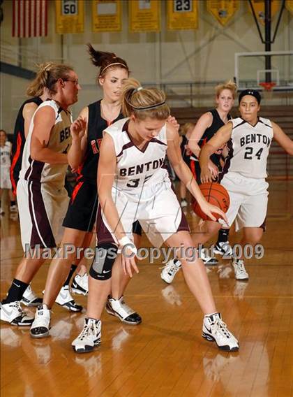 Thumbnail 2 in Benton vs. Herrin photogallery.