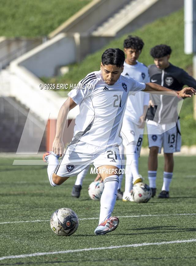 Bishop Montgomery vs Paramount (South's Boys Varsity Soccer Tournament)t