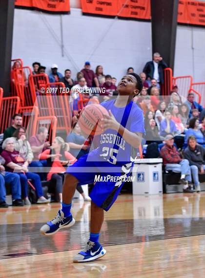 Thumbnail 3 in Paris vs Jessieville (AAA 3A 2nd Round Conference Playoff) photogallery.