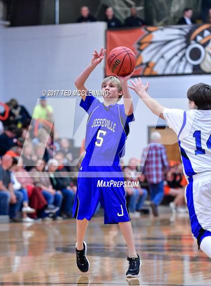 Thumbnail 2 in Paris vs Jessieville (AAA 3A 2nd Round Conference Playoff) photogallery.