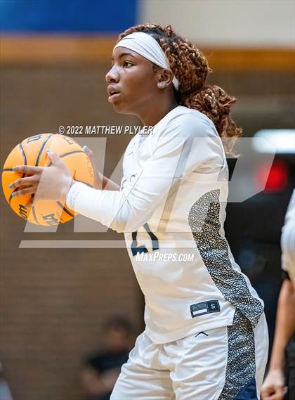 Thumbnail 3 in E.E. Smith vs. South View (Cumberland County Holiday Classic) photogallery.
