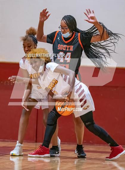 Thumbnail 2 in South View @ Douglas Byrd photogallery.
