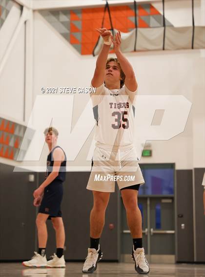 Thumbnail 3 in Roseville vs Union Mine (Tiger Classic) photogallery.