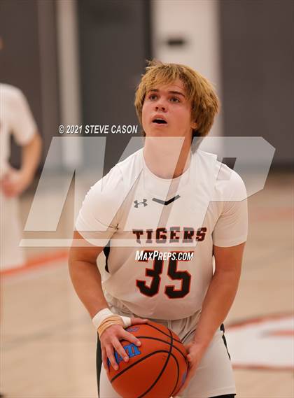 Thumbnail 3 in Roseville vs Union Mine (Tiger Classic) photogallery.
