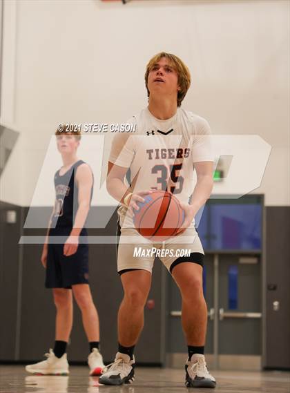 Thumbnail 2 in Roseville vs Union Mine (Tiger Classic) photogallery.