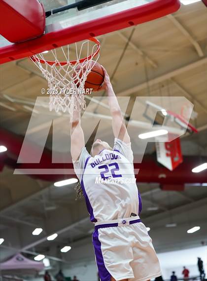 Thumbnail 2 in Mt. Vernon vs. Brownsburg (IHSAA 4A Regional) photogallery.
