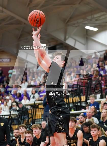 Thumbnail 2 in Mt. Vernon vs. Brownsburg (IHSAA 4A Regional) photogallery.