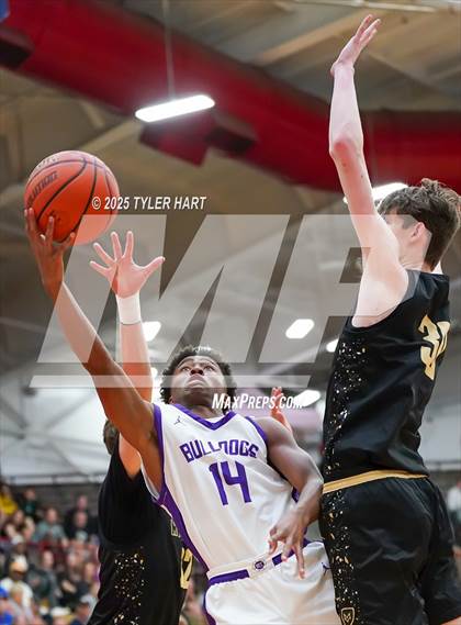 Thumbnail 2 in Mt. Vernon vs. Brownsburg (IHSAA 4A Regional) photogallery.