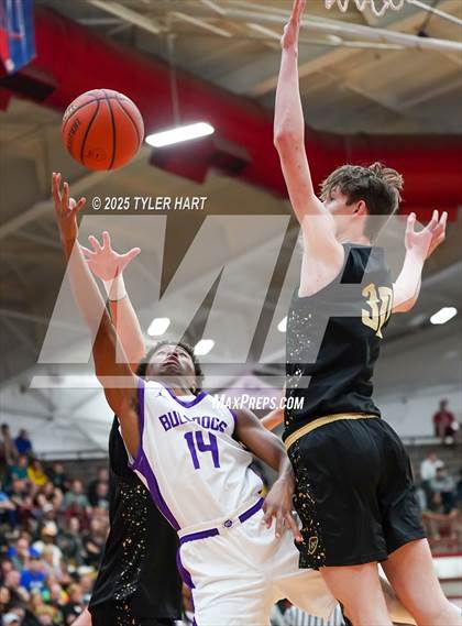 Thumbnail 3 in Mt. Vernon vs. Brownsburg (IHSAA 4A Regional) photogallery.