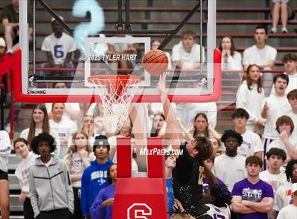 Thumbnail 1 in Mt. Vernon vs. Brownsburg (IHSAA 4A Regional) photogallery.