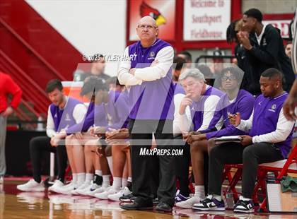 Thumbnail 2 in Mt. Vernon vs. Brownsburg (IHSAA 4A Regional) photogallery.