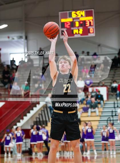 Thumbnail 1 in Mt. Vernon vs. Brownsburg (IHSAA 4A Regional) photogallery.