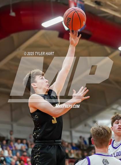 Thumbnail 3 in Mt. Vernon vs. Brownsburg (IHSAA 4A Regional) photogallery.