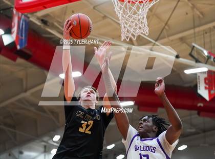 Thumbnail 3 in Mt. Vernon vs. Brownsburg (IHSAA 4A Regional) photogallery.