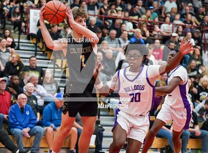 Thumbnail 1 in Mt. Vernon vs. Brownsburg (IHSAA 4A Regional) photogallery.