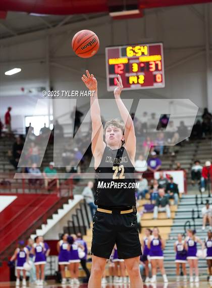 Thumbnail 2 in Mt. Vernon vs. Brownsburg (IHSAA 4A Regional) photogallery.