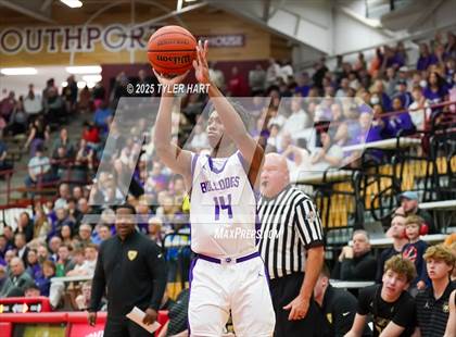 Thumbnail 3 in Mt. Vernon vs. Brownsburg (IHSAA 4A Regional) photogallery.