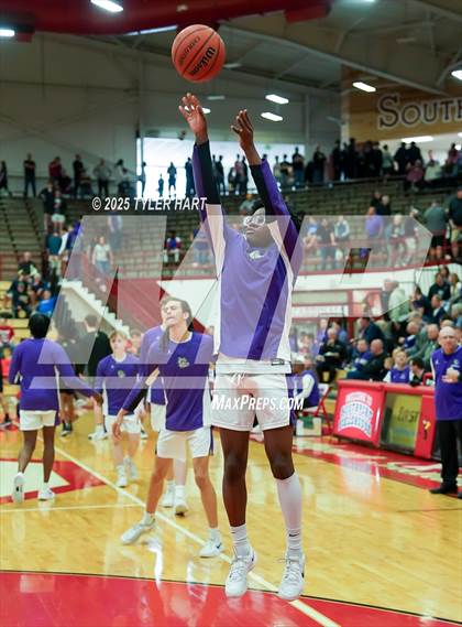 Thumbnail 3 in Mt. Vernon vs. Brownsburg (IHSAA 4A Regional) photogallery.