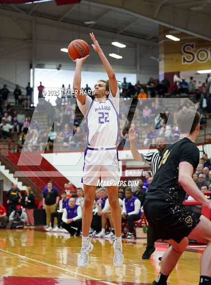 Thumbnail 1 in Mt. Vernon vs. Brownsburg (IHSAA 4A Regional) photogallery.