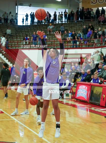 Thumbnail 2 in Mt. Vernon vs. Brownsburg (IHSAA 4A Regional) photogallery.