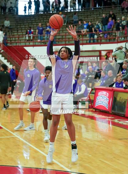 Thumbnail 1 in Mt. Vernon vs. Brownsburg (IHSAA 4A Regional) photogallery.