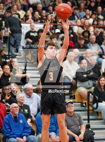 Thumbnail 3 in Mt. Vernon vs. Brownsburg (IHSAA 4A Regional) photogallery.
