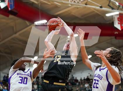 Thumbnail 2 in Mt. Vernon vs. Brownsburg (IHSAA 4A Regional) photogallery.