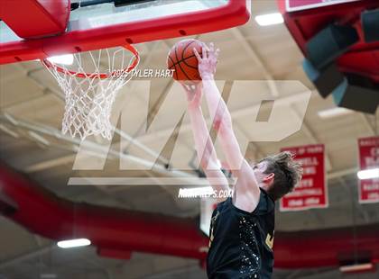 Thumbnail 1 in Mt. Vernon vs. Brownsburg (IHSAA 4A Regional) photogallery.