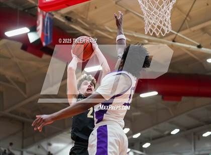 Thumbnail 3 in Mt. Vernon vs. Brownsburg (IHSAA 4A Regional) photogallery.