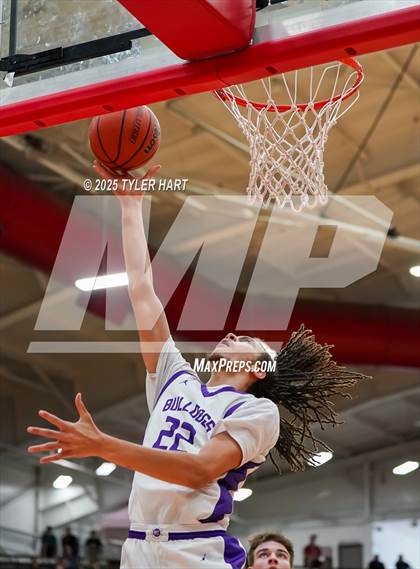 Thumbnail 3 in Mt. Vernon vs. Brownsburg (IHSAA 4A Regional) photogallery.