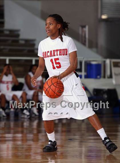 Thumbnail 2 in W.B. Ray vs MacArthur (McDonald's Texas Invitational) photogallery.