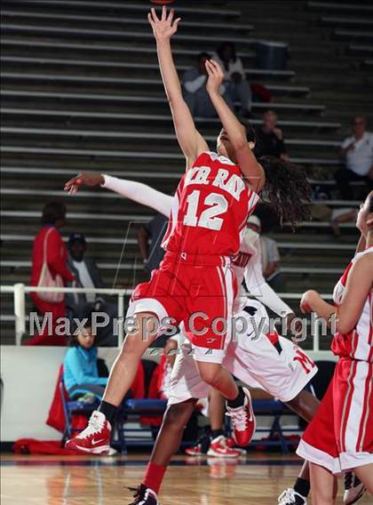 Thumbnail 1 in W.B. Ray vs MacArthur (McDonald's Texas Invitational) photogallery.
