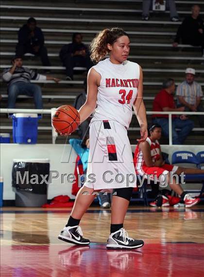 Thumbnail 3 in W.B. Ray vs MacArthur (McDonald's Texas Invitational) photogallery.
