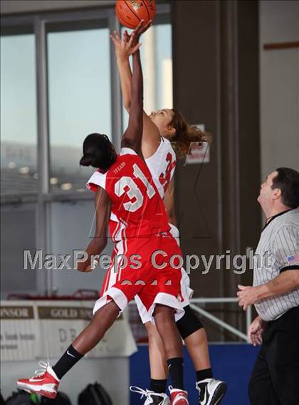 Thumbnail 1 in W.B. Ray vs MacArthur (McDonald's Texas Invitational) photogallery.