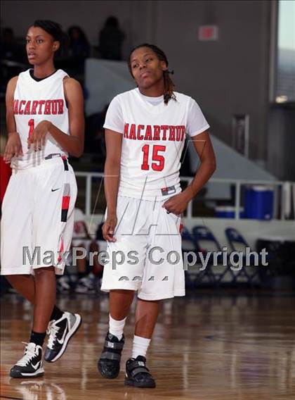 Thumbnail 2 in W.B. Ray vs MacArthur (McDonald's Texas Invitational) photogallery.