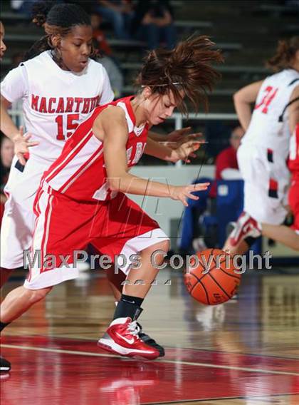 Thumbnail 3 in W.B. Ray vs MacArthur (McDonald's Texas Invitational) photogallery.